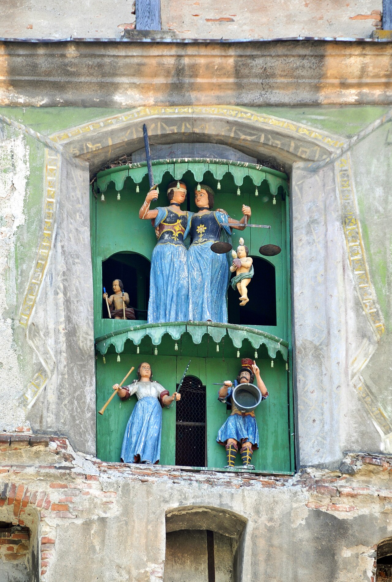 Nișa cu figurine și chenarele ei exterioare