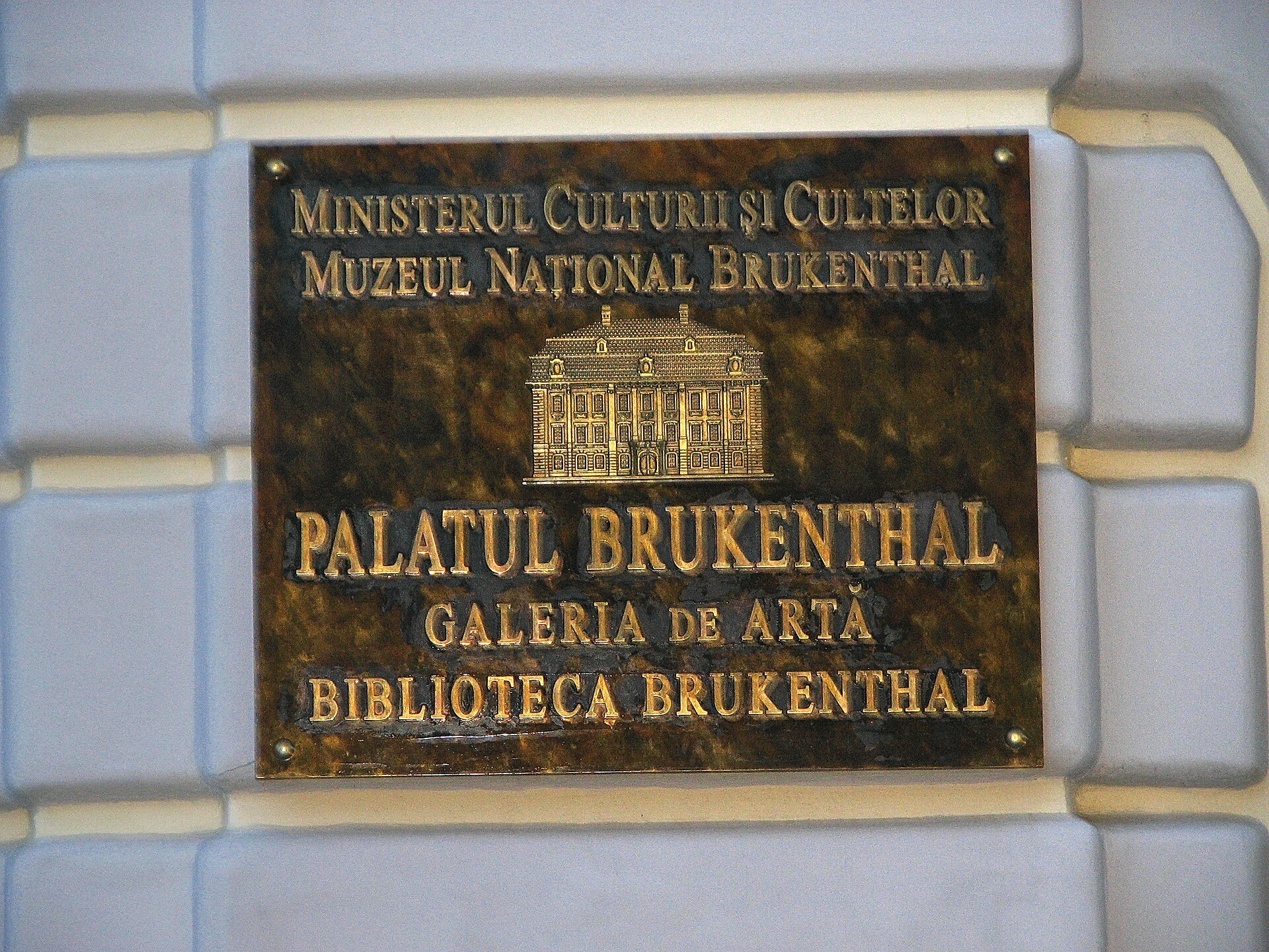Placa de identificare a Palatului Brukenthal și Galeriei de Artă