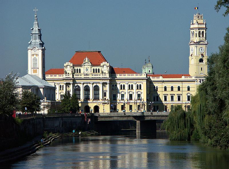 Ansamblu în perspectiva podului, cu volumetria aripii și turnului; rezoluție locală modestă.