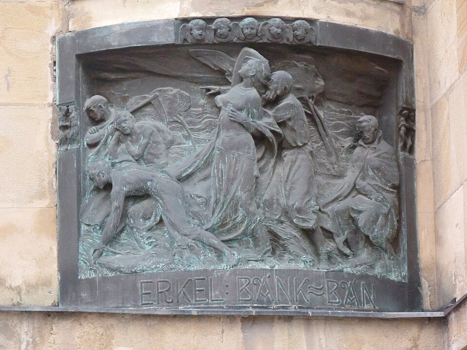 Relief figurativ exterior complementar, cu compoziție și muchii de panou.