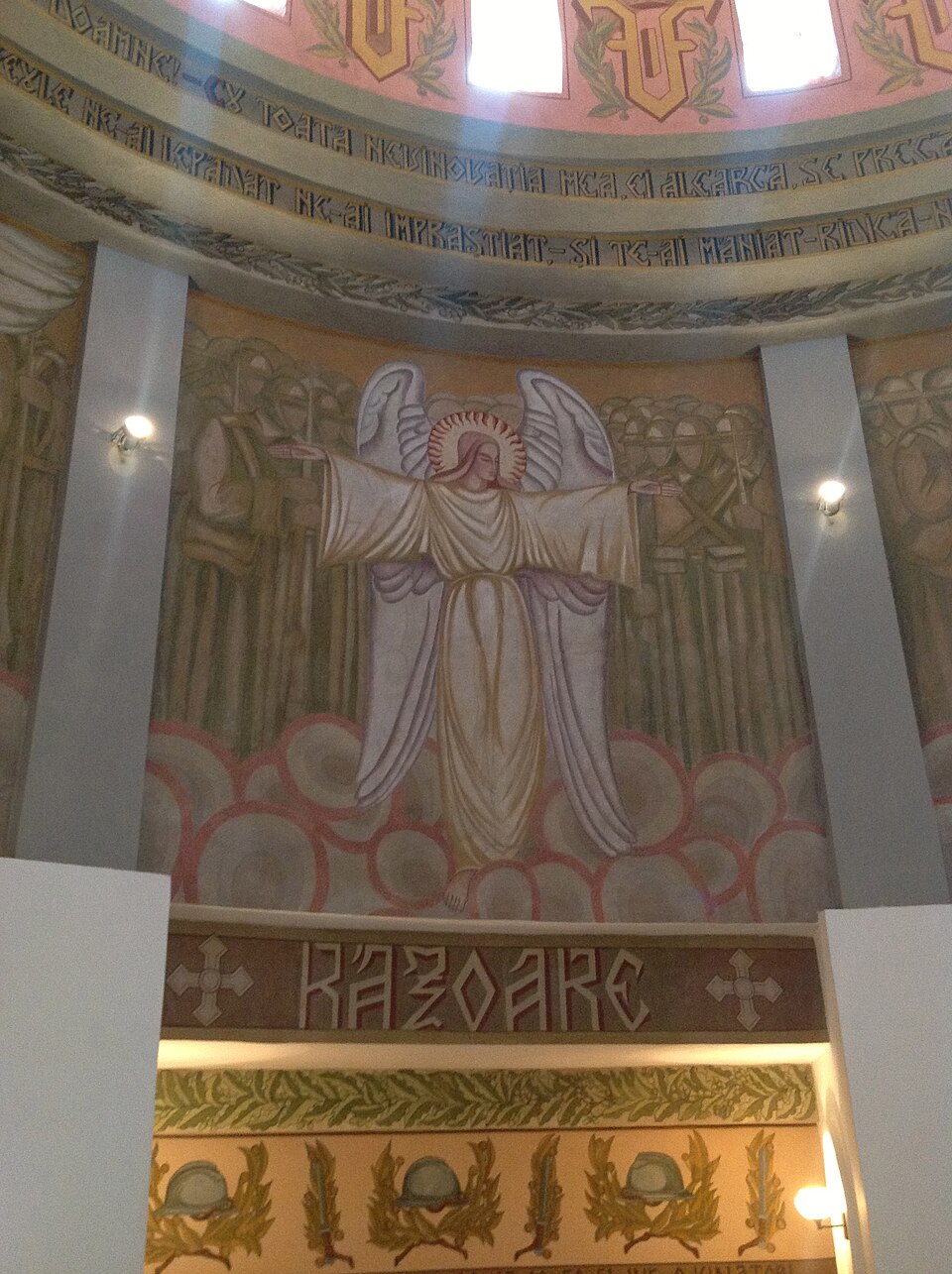 Panou de frescă al rotondei, cu personaj alegoric, inscripție și friză inferioară; detaliu pentru decor și materiale.