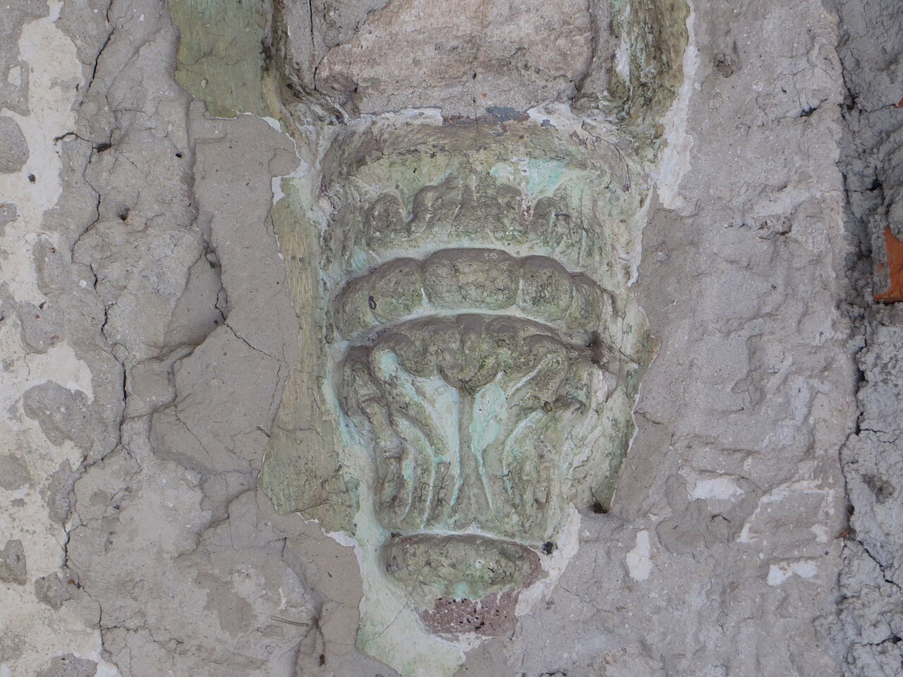 Consolă sculptată de boltă, detaliu apropiat.