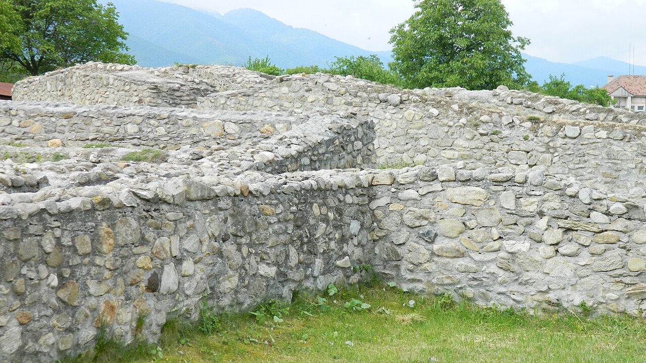 Parament și coronament al zidurilor conservate.