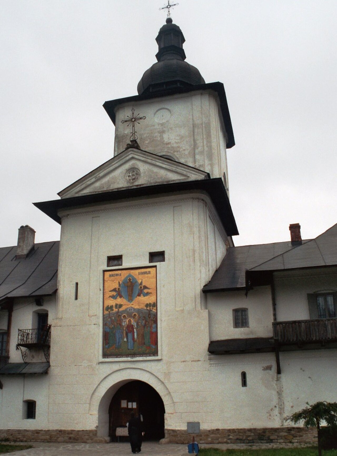 Turnul porții, vedere exterioară.