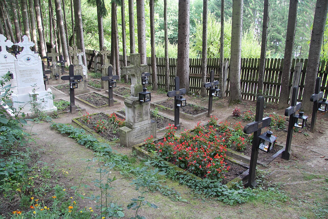 Cimitirul monahal în pădure.