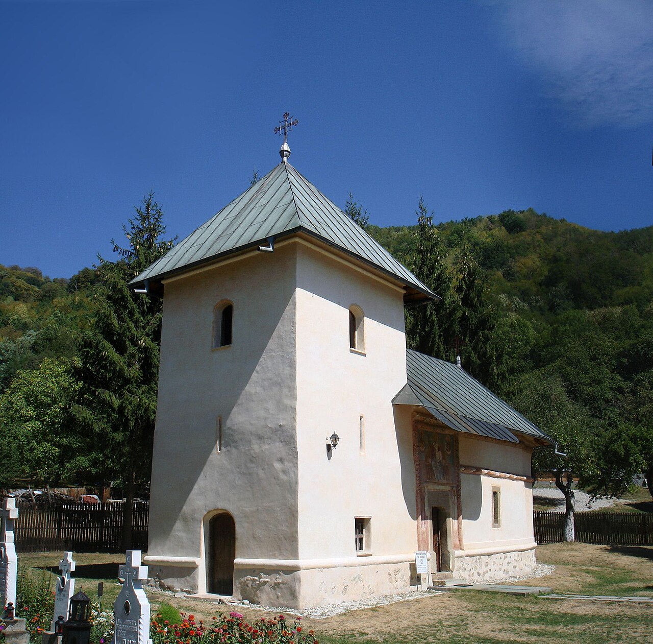 Bolnița Sfântul Nicolae, perspectivă oblică de la sol.
