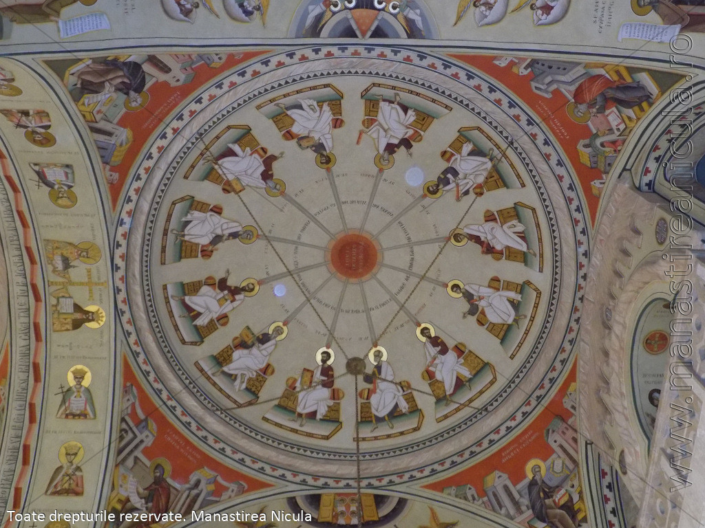 Cupola bisericii noi, pictură în curs de realizare în octombrie 2022.