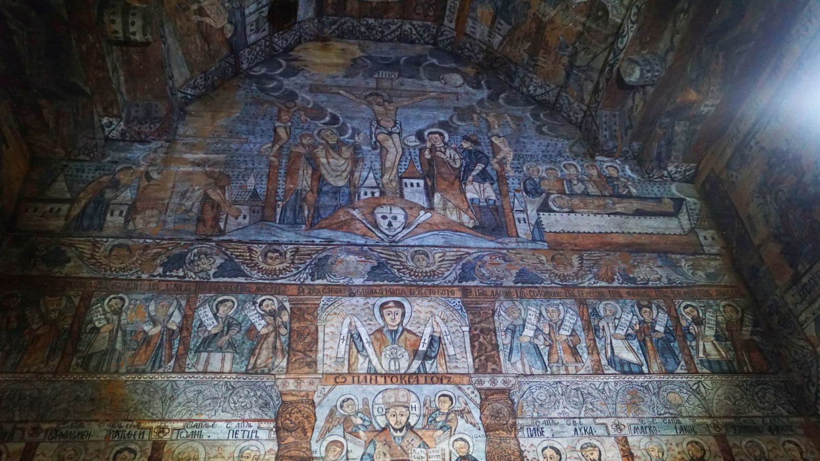 Pictura bolții și racordul cu peretele interior.