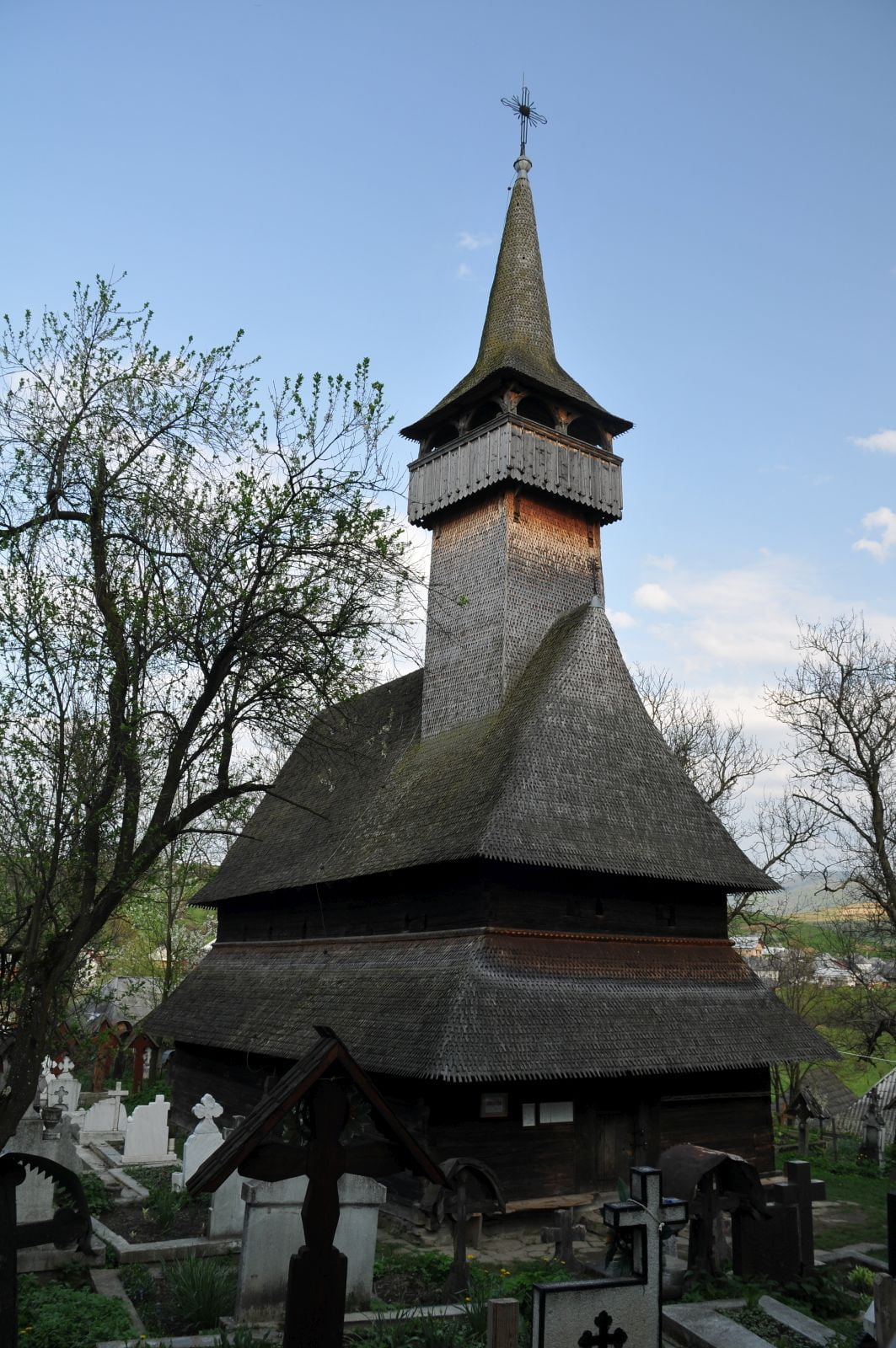 Turnul și pridvorul, vedere de arhivă din 2008.