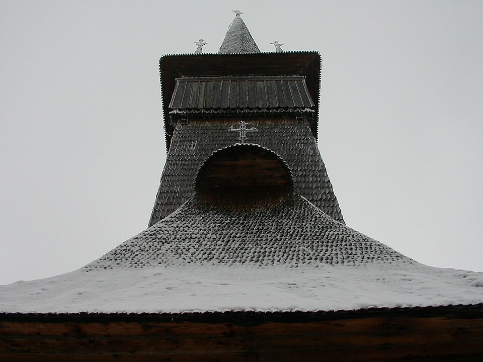 Galeria turnului și învelitoarea de șindrilă.