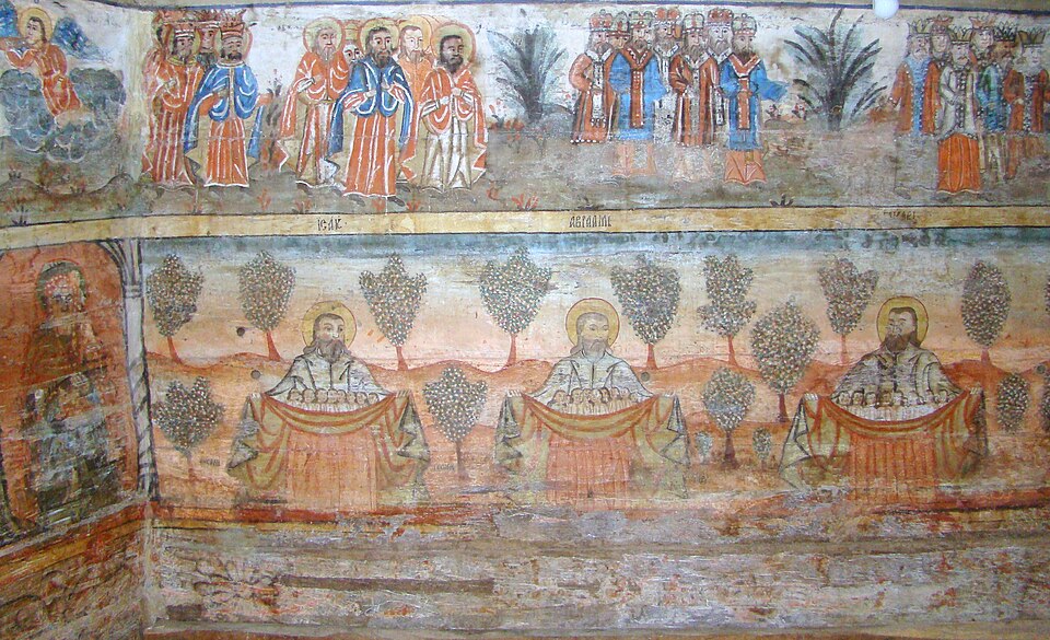 Registre de pictură pe peretele interior.