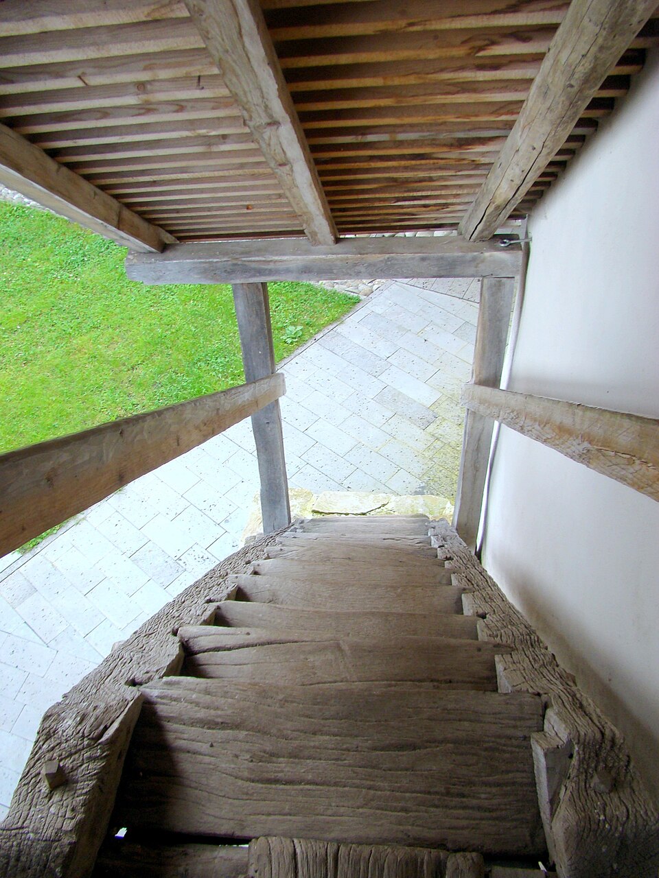 Galerie acoperită a fortificației, vedere de pe platformă.