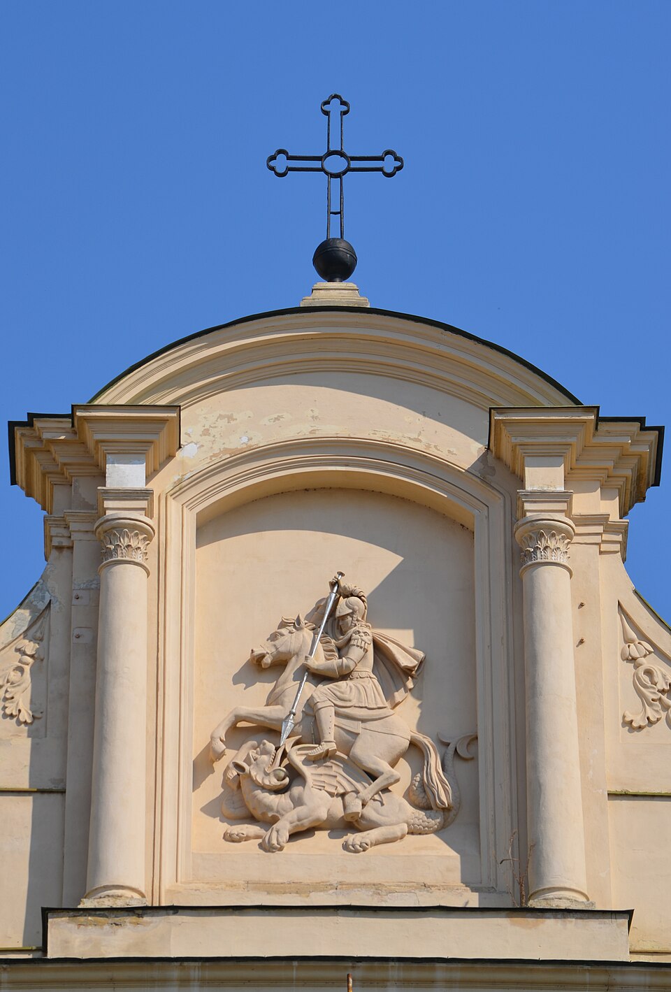 Relief decorativ al frontonului.