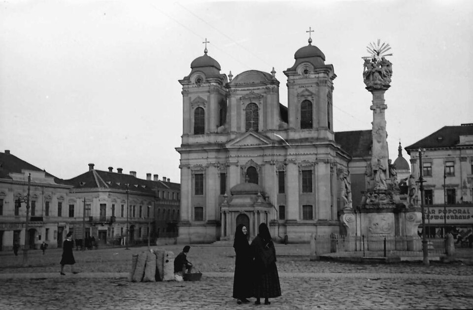 Fațada în fotografie istorică; nu se combină cu starea restaurată.
